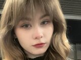 DiaAccerman shows webcam
