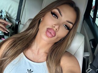 LeticiaLoren anal show