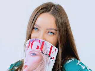 AmeliaBarnes shows webcam