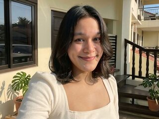 LaraSnow adult camshow